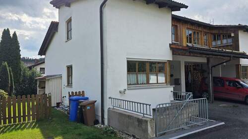 Außenansicht - 7 Zimmer Reihenendhaus zum Kaufen in Grafenau