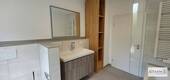 Badezimmer mit Waschbecken.jpg - 