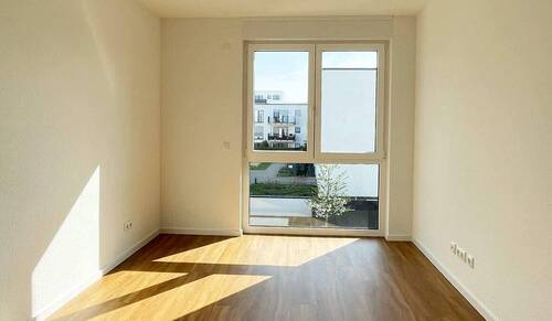 Helles und freundliches Kinderzimmer mit bodentiefen Fenstern - Moderne Eigentumswohnung zum Wohlfühlen