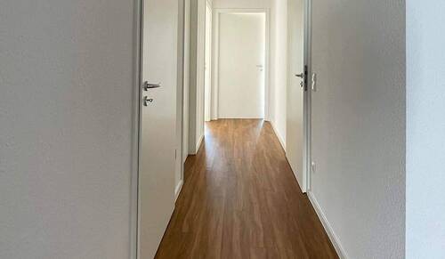 Flur der fertiggestellten Wohnung - 3 Zimmer Etagenwohnung in Düsseldorf