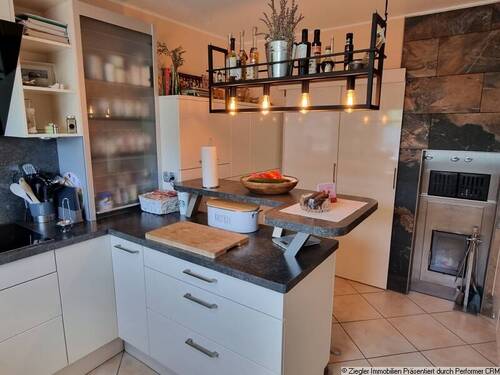 07a EG Einbauküche mit Kachelofen - 
