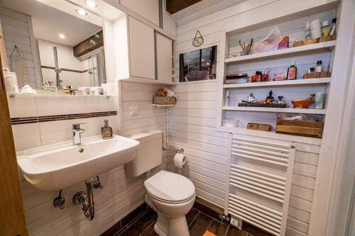 Badezimmer mit Dusche - 