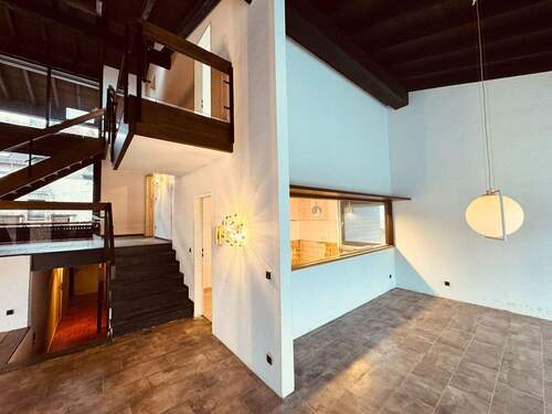 17. Esszimmer, Blick auf Küche EG - 