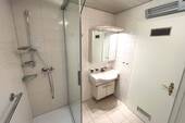 Duschbad mit Waschtisch - 