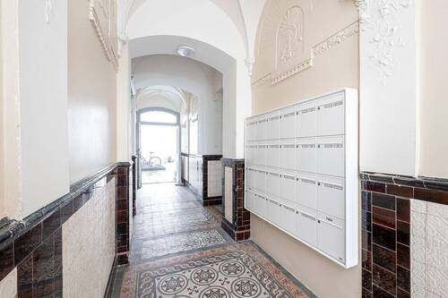 Hauseingang (3) - 2 Zimmer Etagenwohnung zum Kaufen in Berlin
