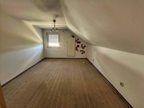 Zimmer im Dachgeschoss - 