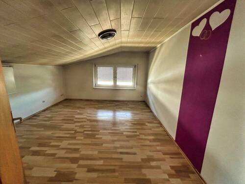 Zimmer im Dachgeschoss - 