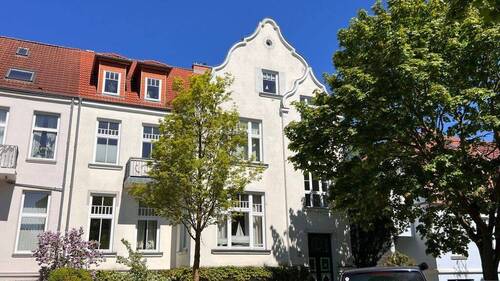 Hausansicht - 3 Zimmer Etagenwohnung zur Miete in Rostock