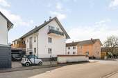 Seitenansicht - 6 Zimmer Mehrfamilienhaus, Wohnhaus zum Kaufen in Stutensee