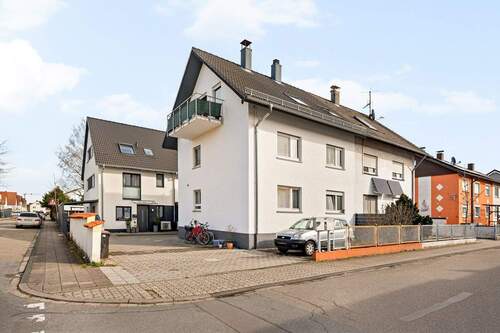 Seitenansicht - 6 Zimmer Mehrfamilienhaus, Wohnhaus in Stutensee