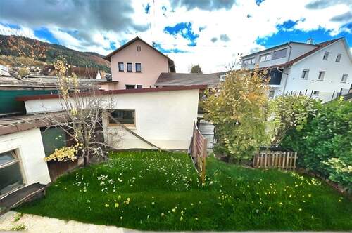 Blick vom OG in den Garten und auf die Garage - 