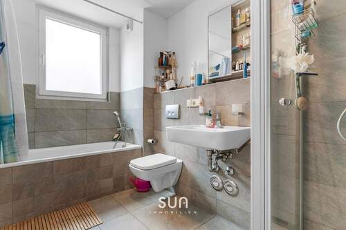 BADEZIMMER MIT TAGESLICHT - 