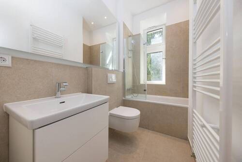 Tageslichtbad 2 mit Badewanne - 