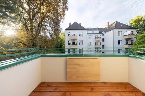 Ruhiger sonniger Balkon - 