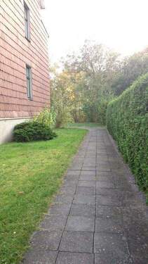Gartenweg am Haus - 