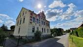 Historisches Gebäude im Sonnenlicht - 
