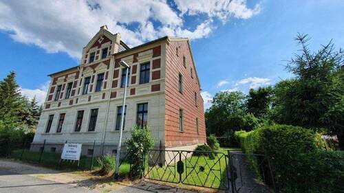 Altes Gebäude mit Garten - ruhige, kleine 2- RWE mit Einbauküche im Dachgeschoss (2.OG) in Weinhübel !