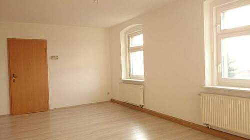 Helles Zimmer mit Fenstern - 2 Zimmer Etagenwohnung in Görlitz