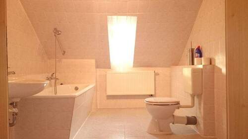 Helles Badezimmer Dachgeschoss - 