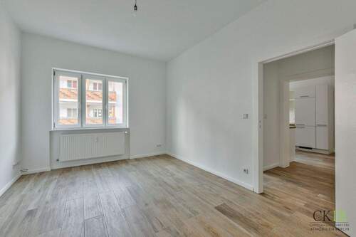 Wohn- bzw. Schlafzimmer - 