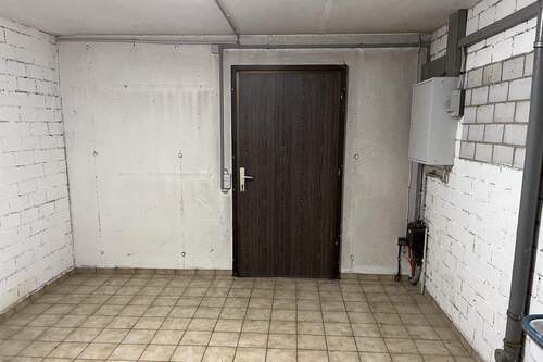 Kellerraum mit Ausgang - 