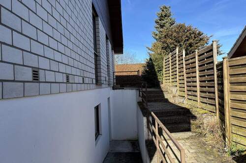 Treppe zum Hauseingang/Kellerabgang - 