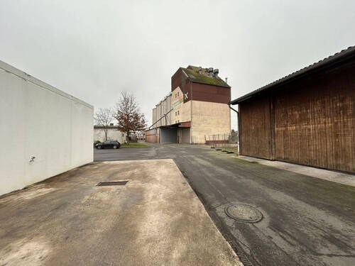 Blickrichtung Getreidesilo - 