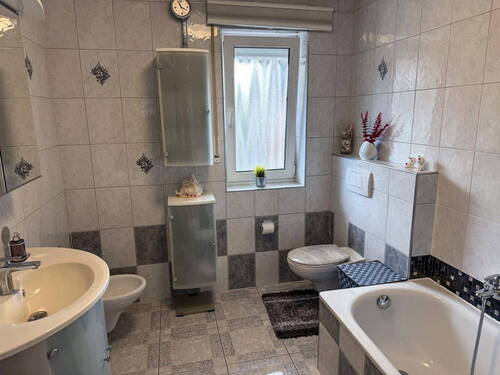 Badezimmer 1. OG - 