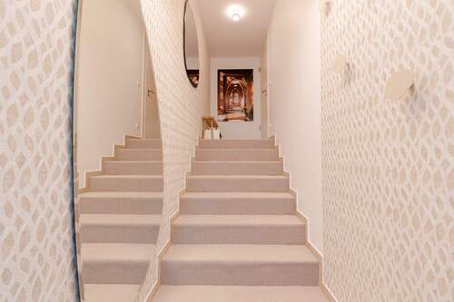 Treppenaufgang - 3 Zimmer Etagenwohnung zum Kaufen in Frankfurt am Main