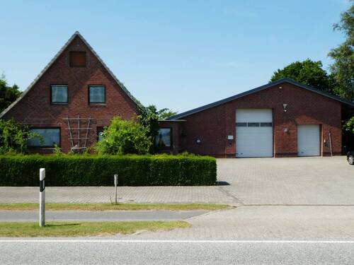 Außenansicht - *** Seltene Gelegenheit - Geräumiges Wohnhaus mit multifunktionaler Lagerhalle, auf großem Grundstück, in strategisch guter Lage ***