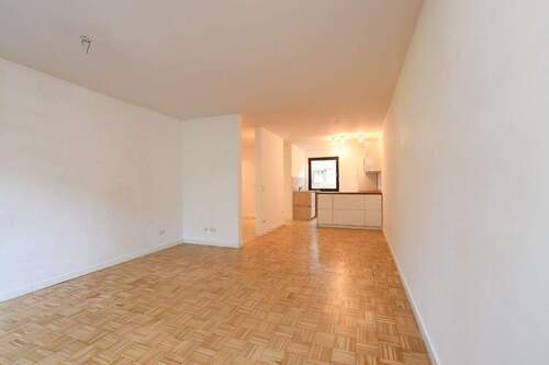 Wohnzimmer - 2 Zimmer Etagenwohnung zur Miete in München