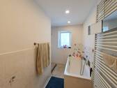 Ebenerdige Dusche und Badewanne - 