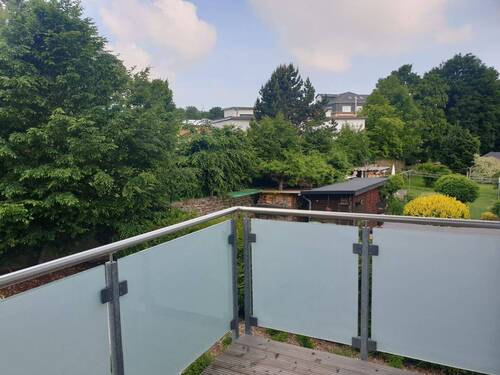 Balkon mit Ausblick - Solarstromnutzung! Erstbezug! Aufzug! Wohnung im Grünem sucht Mieter!