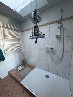 Duschbad bei Schlafzimmer - 