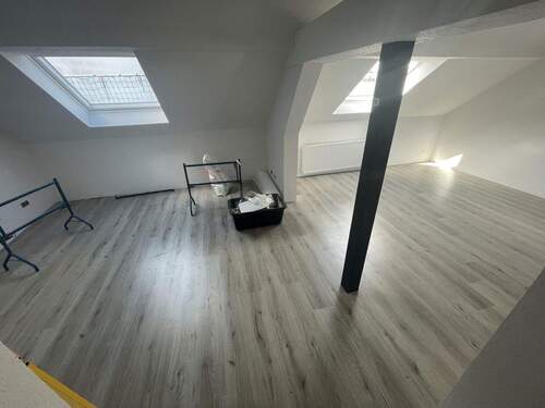 Großraumbüro im Dachgeschoss - 