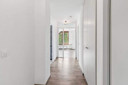 Flur mit Einbauschrank - 