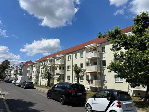 01 Ansicht 1.jpg - W2412 - Tolle 3RW mit Balkon im ruhigen Wohngebiet