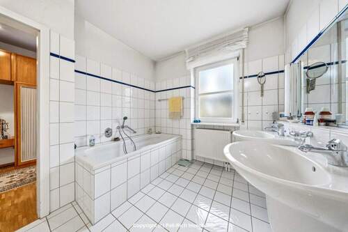 Badezimmer OG (Hauptwohnung) - 