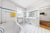 Badezimmer OG (Hauptwohnung) - 