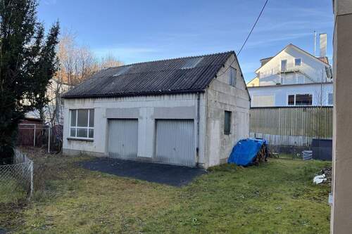 Garagen - 9 Zimmer Mehrfamilienhaus, Wohnhaus zum Kaufen in Tuttlingen