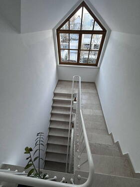 Treppenhaus - Etagenwohnung mit 86,00 m&sup2; in München zum Kaufen