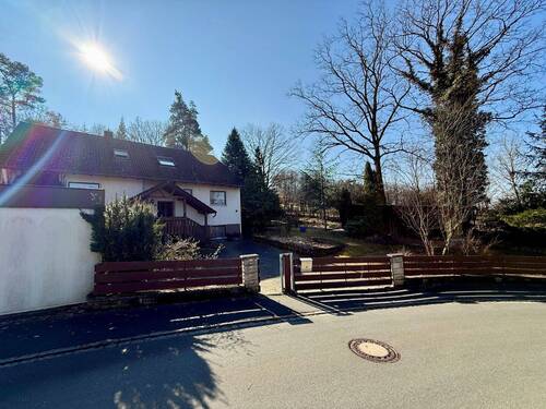 Aussenansicht Strassenseite - 6 Zimmer Einfamilienhaus zum Kaufen in Langenzenn