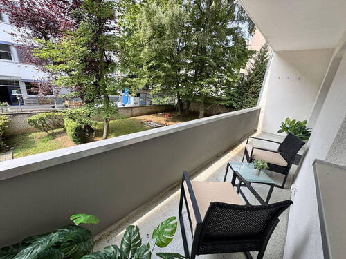 Balkon mit Blick in Garten - 3 Zimmer Etagenwohnung in Frankfurt am Main