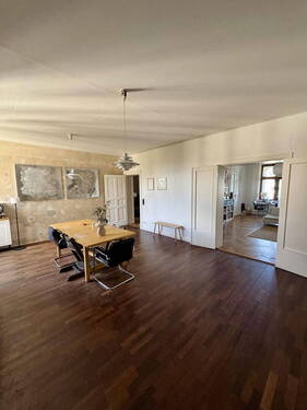 Wohnküche - Helle 4-Zimmer-Wohnung mit Loggia und Parkblick