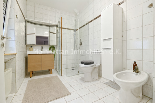 Bad EG - Einfamilienhaus mit 271,00 m&sup2; in Frankfurt am Main zum Kaufen