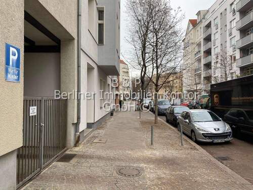 vor dem Haus - Grundstück zur Miete in Berlin