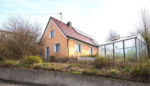 Hausansicht mit Gewächshaus - Einfamilienhaus mit 158,00 m&sup2; in Roggenburg / Schießen zum Kaufen