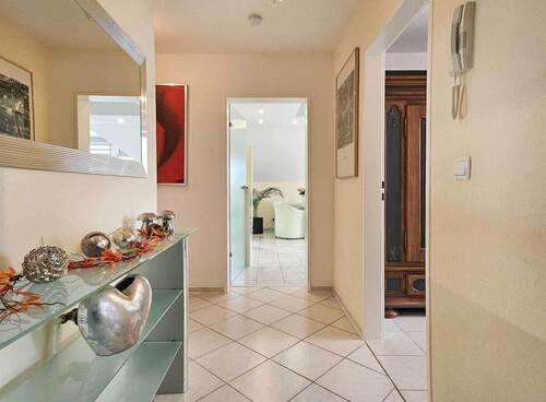 Flur - 3 Zimmer Etagenwohnung zum Kaufen in Baesweiler