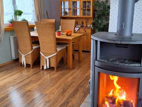 Kamin - Mehrfamilienhaus, Wohnhaus mit 71,00 m&sup2; in Neukirch/Lausitz zum Kaufen