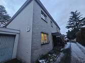 Seitenansicht mit großer Garage - Exklusives Einfamilienhaus mit Garten, Balkon & Garage - ruhige Villenlage in Bad Honnef am Rhein